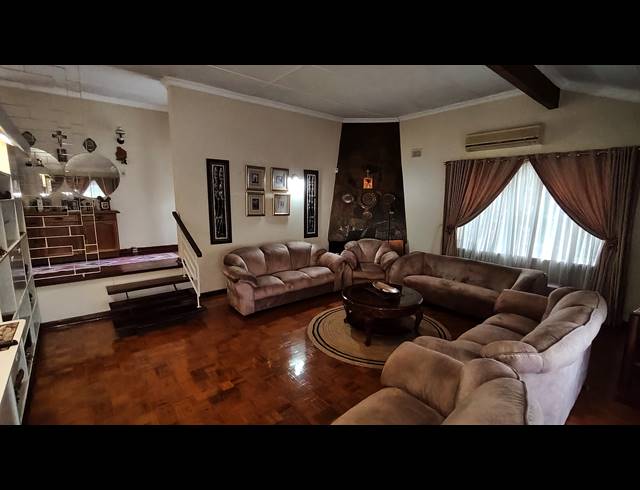 4 BEDROOM HOUSE FOR SALE IN DAWNCLIFFE